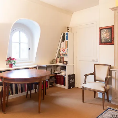 Small Haven With Garden In The Heart Ofparis Appartamento Parigi